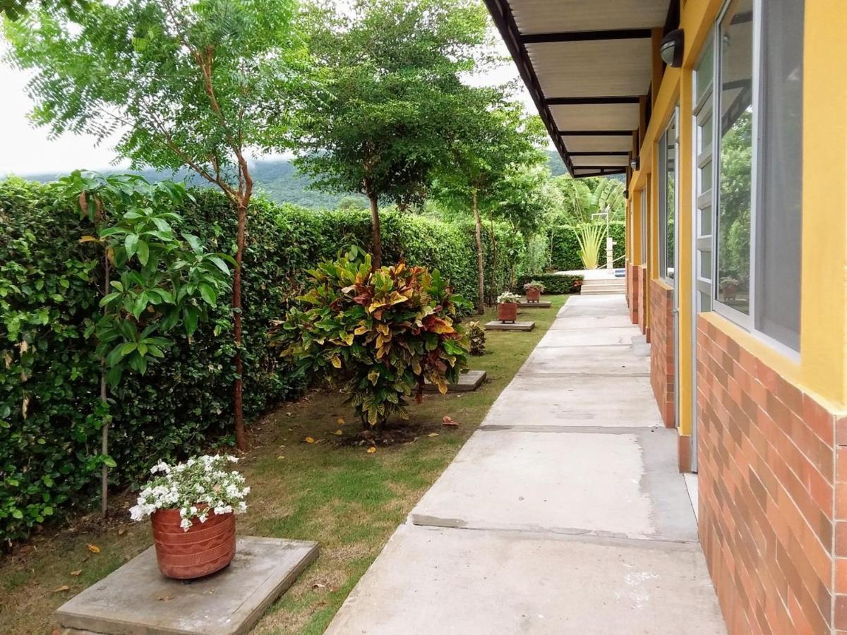 לינה וארוחת בוקר C&H Casa Campestre El Oasis Ricaurte Girardot מראה חיצוני תמונה